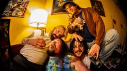 %100 Müzik Sunar: Wavves